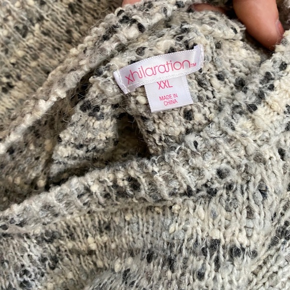 Comfy Sweater with Cross Open back - Picture 3 of 3